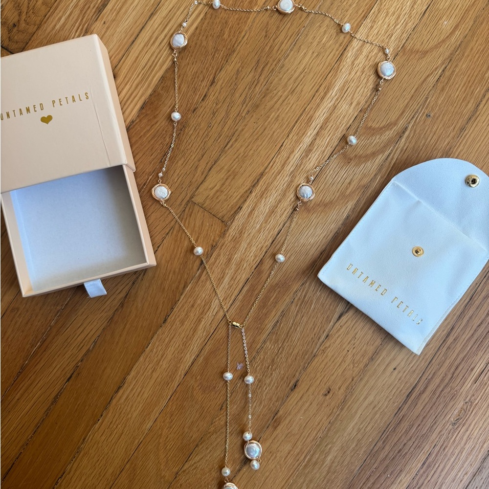 UNTAMED PETALS BY AMANDA JUDGE Pearl Back Necklace - Picture 3 of 4